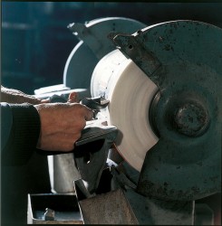 Brusni kamen za kozla Edelkorund (EK)