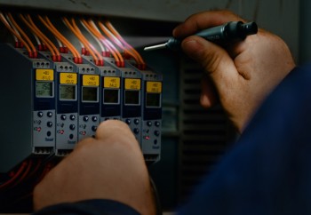 Marker za globoke luknje z LED svetilko, možnost brisanja